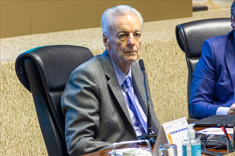 O Conselheiro Presidente Domingos Dissei anunciou a decisão de aprovação prévia das contas do Executivo Municipal desde que ressalvados os atos não apreciados. 